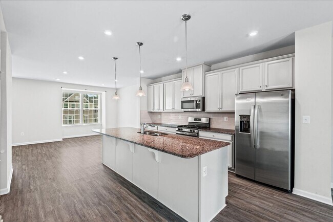 Building Photo - Elegant Townhome Close to I-95 and Downtow...