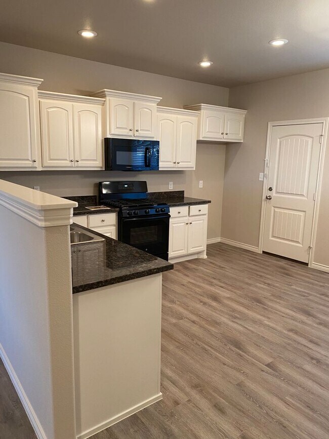 Building Photo - Beautiful Brand New Tim Roten Custom Brick...