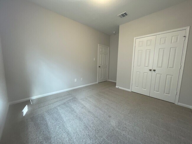 Building Photo - 1059 Rd 5736