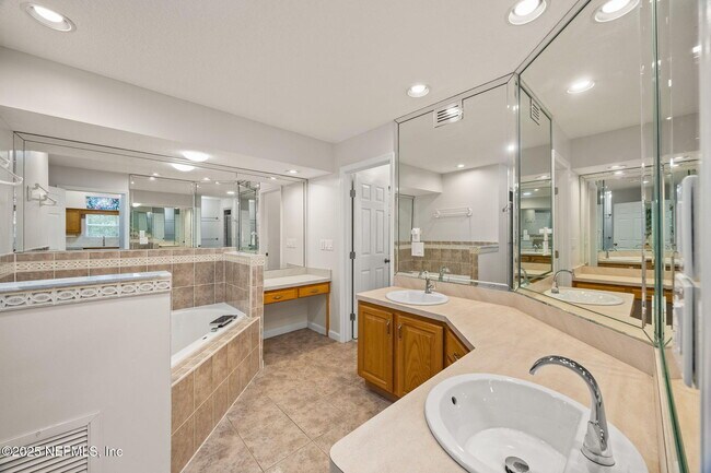 Building Photo - 6218 Hunters Ln