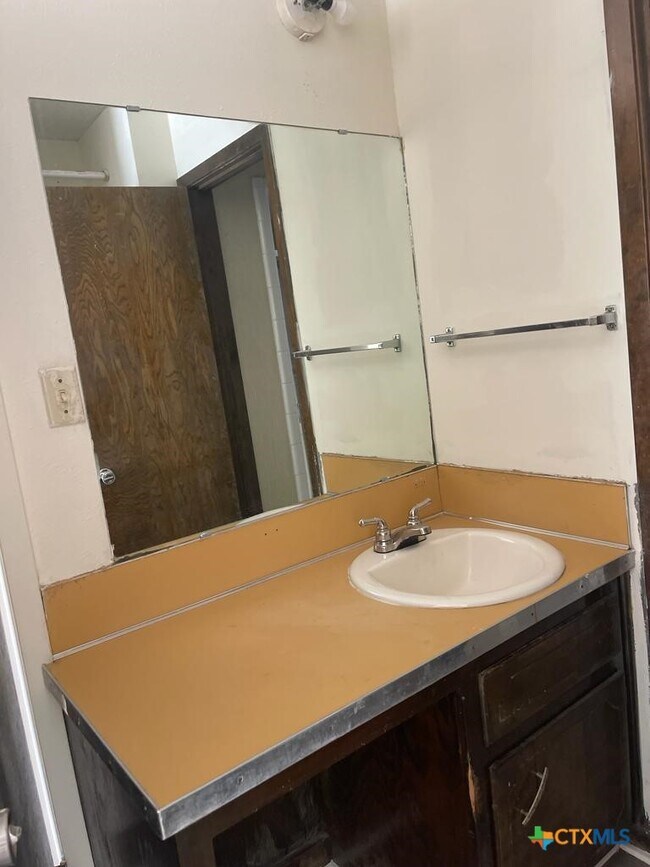 Building Photo - 1818 Janis Dr