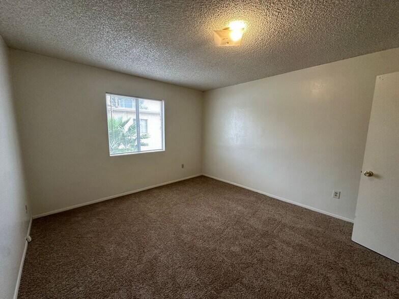 Building Photo - 810 S Kolb Rd