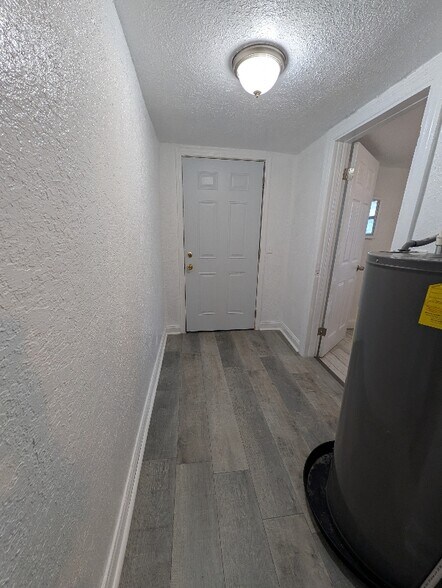 Building Photo - 1440 N Lincoln Ave