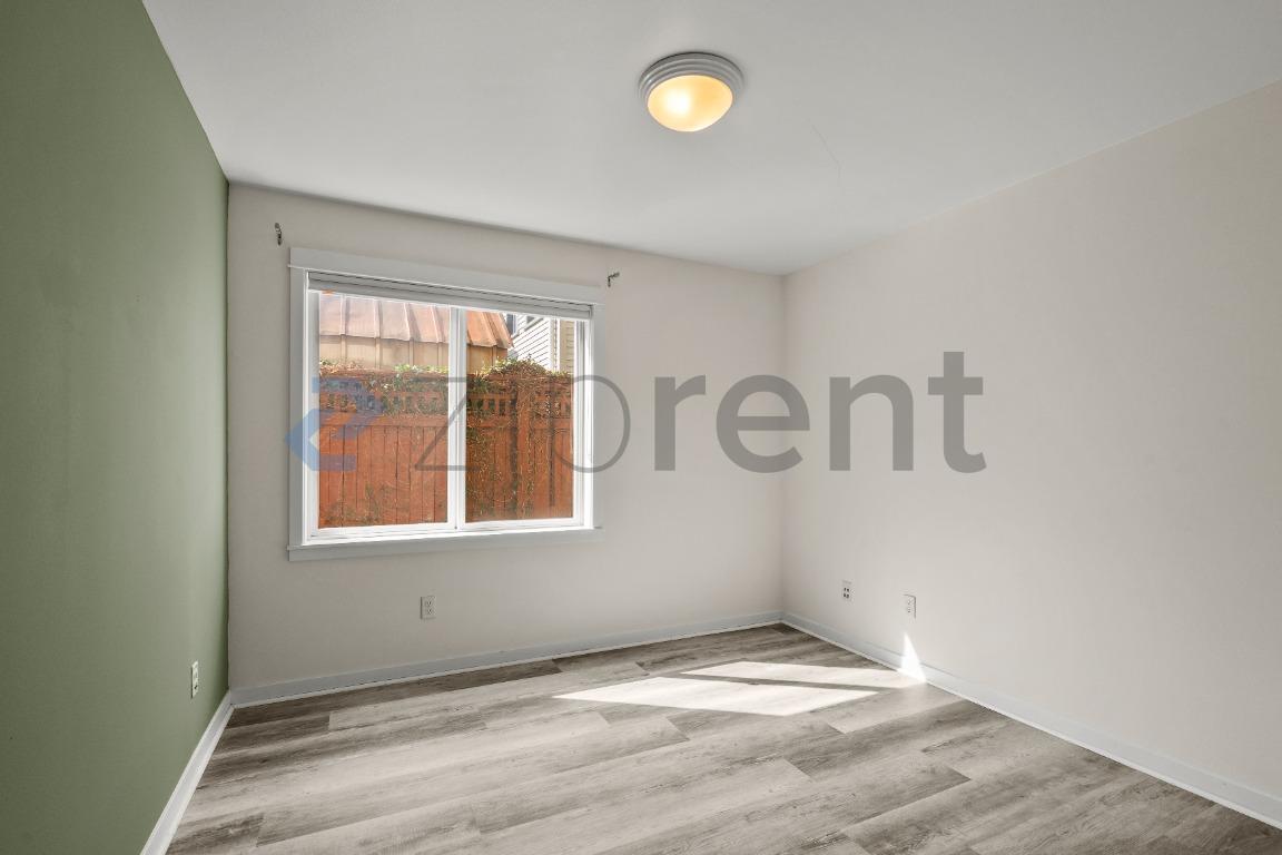Building Photo - Unit 102
