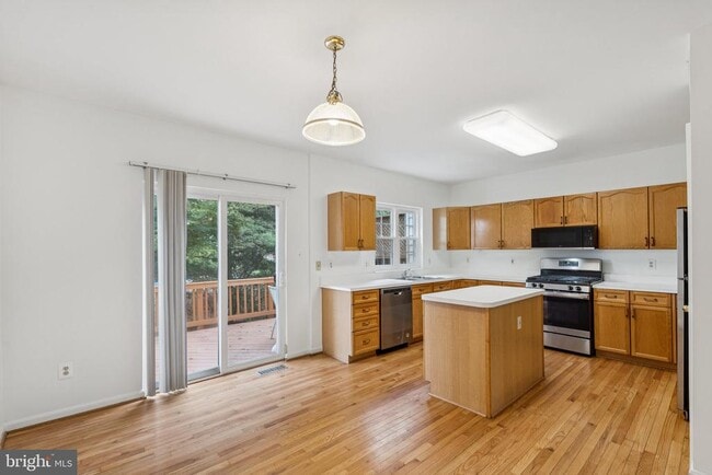Building Photo - 46858 Lawnes Creek Terrace