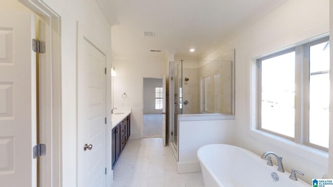 Building Photo - 12411241 Chelsea Pk Trl