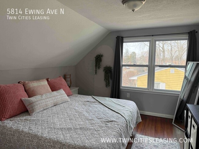 Building Photo - 5814 Ewing Ave N