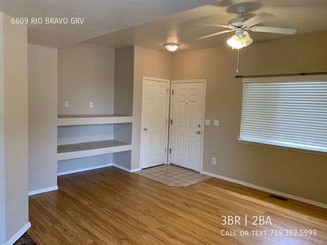 Building Photo - 2-story Townhome with Finished Basement