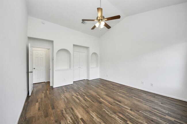 Building Photo - 32310 Archer Park