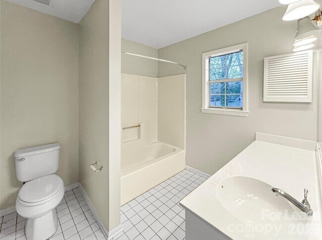 Building Photo - 5933 Ruth Dr