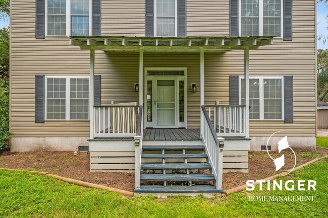Building Photo - 1606 Columbia Ave
