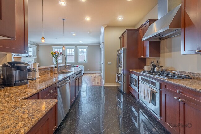 Building Photo - 1148 W Monroe St