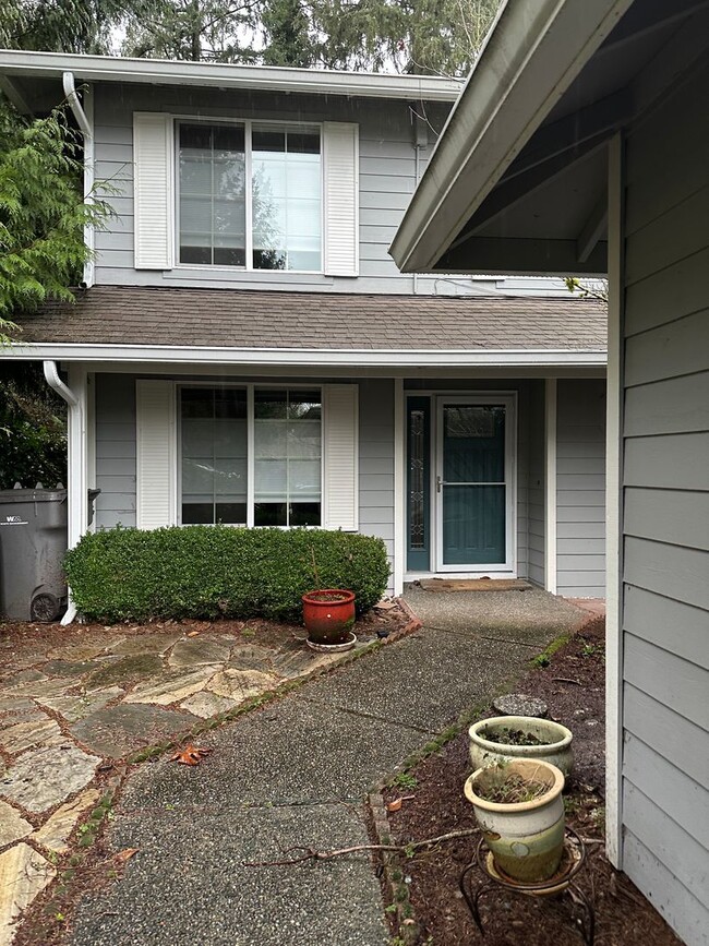 Primary Photo - Redmond Townhouse in Rose Hill 2 Car Garag...