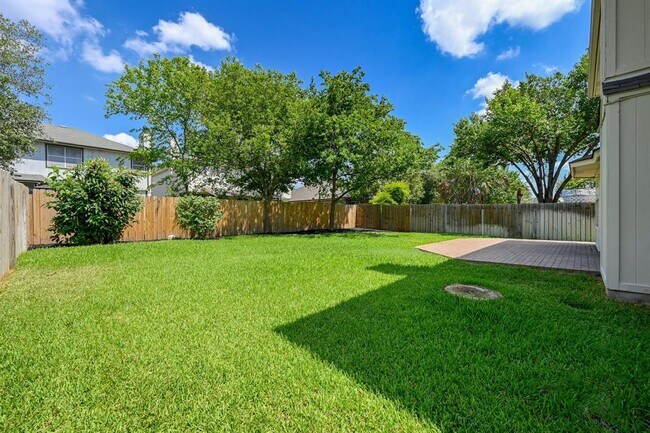 Building Photo - 15316 Ecorio Dr