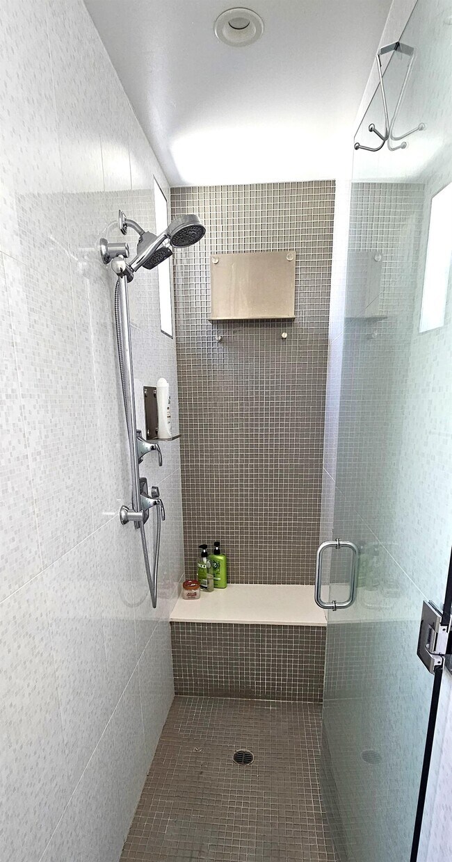 Building Photo - 237 1st St