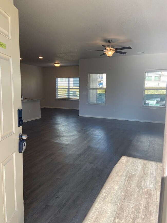 Building Photo - Pre-Leasing Available — 3-Bedroom, 2.5-Bath Home in Spring Hill Coming Soon!