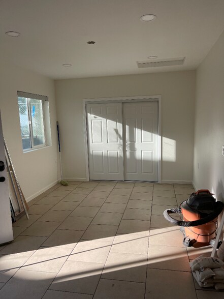 Primary Photo - 15730 Washington St