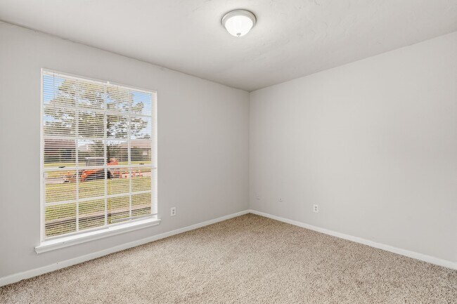 Building Photo - 1310 Mossridge Dr