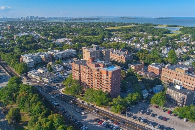 Building Photo - 77 Adams St