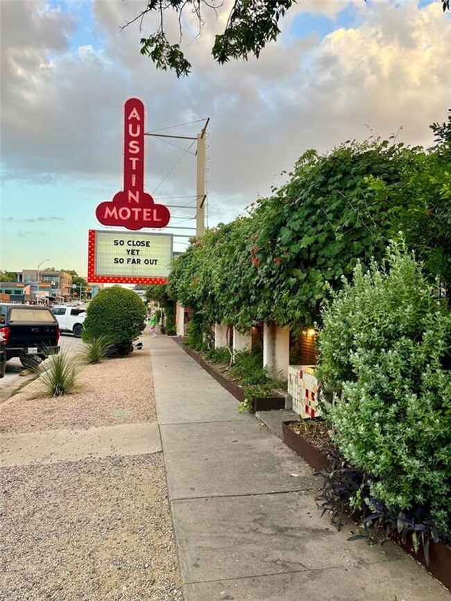 Building Photo - 2Bed/1Bath in Travis Heights