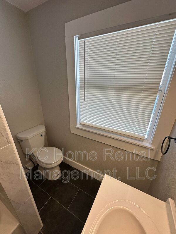 Building Photo - 4010 S Benton Ave