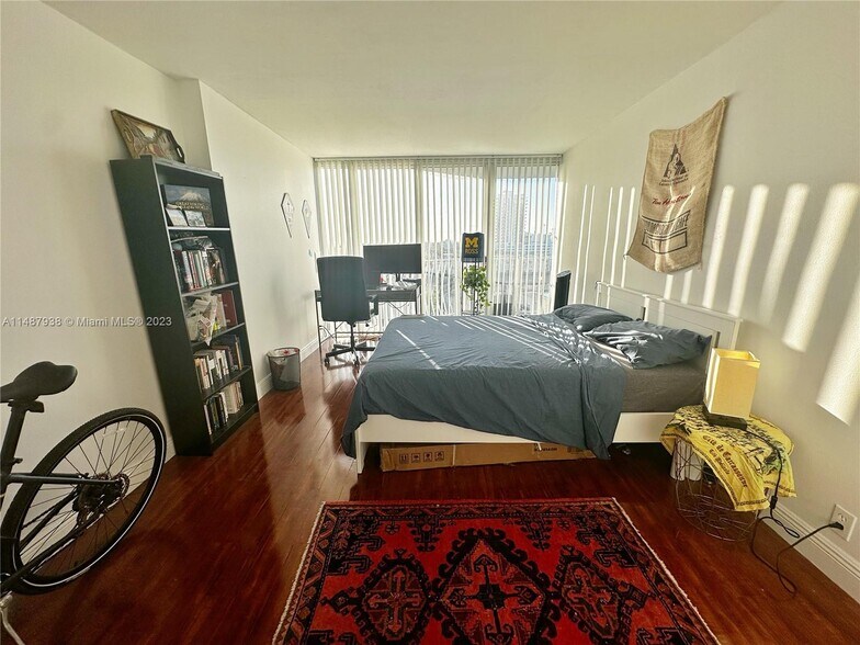 Building Photo - 7601 E Treasure Dr