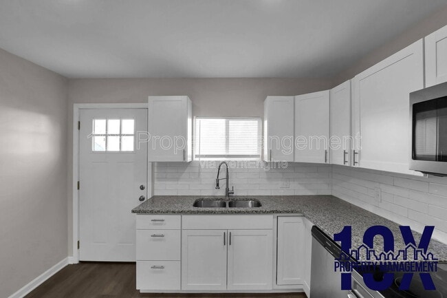 Building Photo - 2453 McGuffey Rd