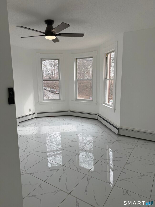 Building Photo - 429 Summit St