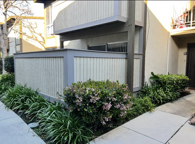 Building Photo - 806 Coriander Dr