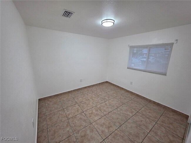 Building Photo - 2148 Dora St