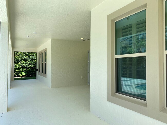 Building Photo - Exquisite 6-Bedroom Estate with Private Po...