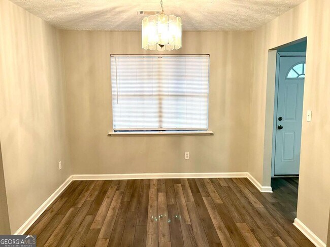 Building Photo - 616 Woodknoll Ct