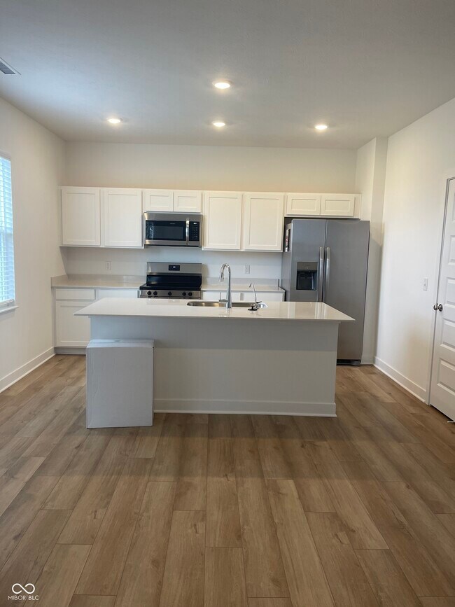 Building Photo - 1717 Woods Edge Dr