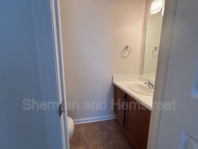 Building Photo - 313 Lake Ave