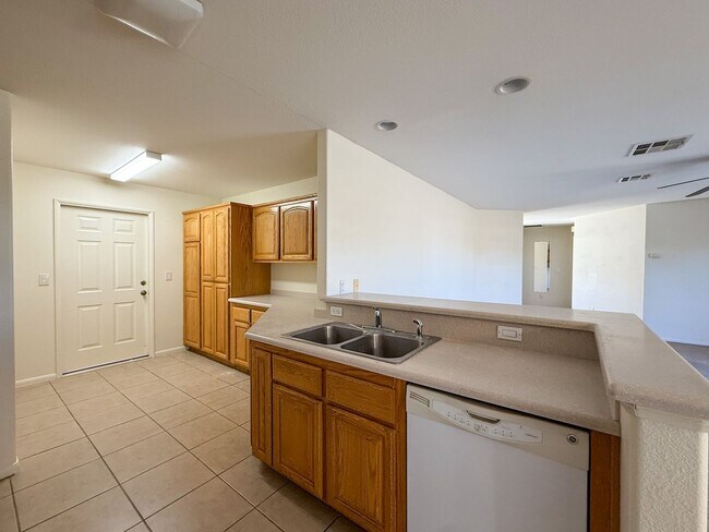 Building Photo - 29 Palms Home