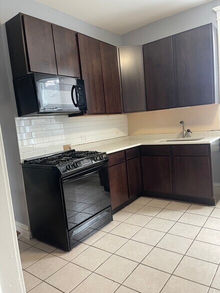 Building Photo - 2532 S Albany Ave