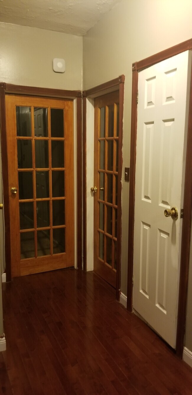 Entry into bedrooms - 328 Hancock St