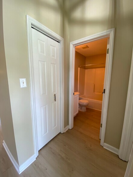 Building Photo - 3 Forest Creek Dr