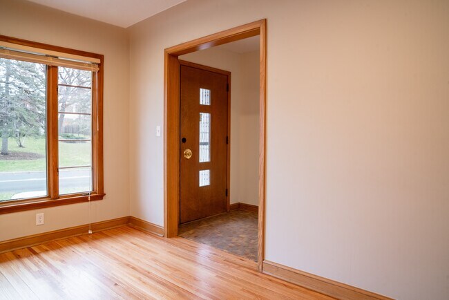 Building Photo - 3938 W 49th St