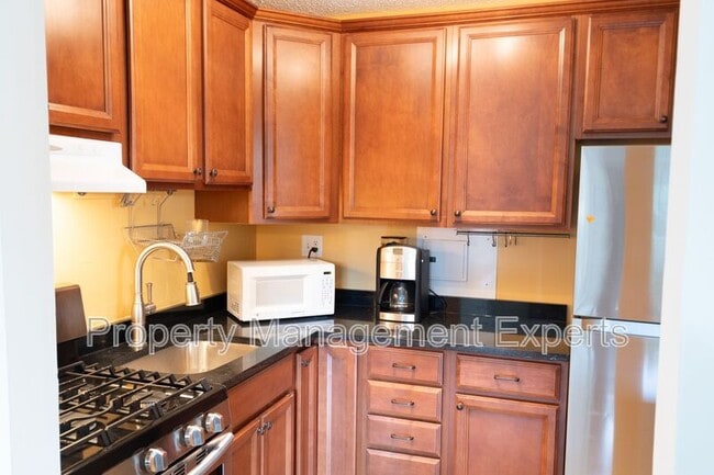 Building Photo - 1225 Martha Custis Dr