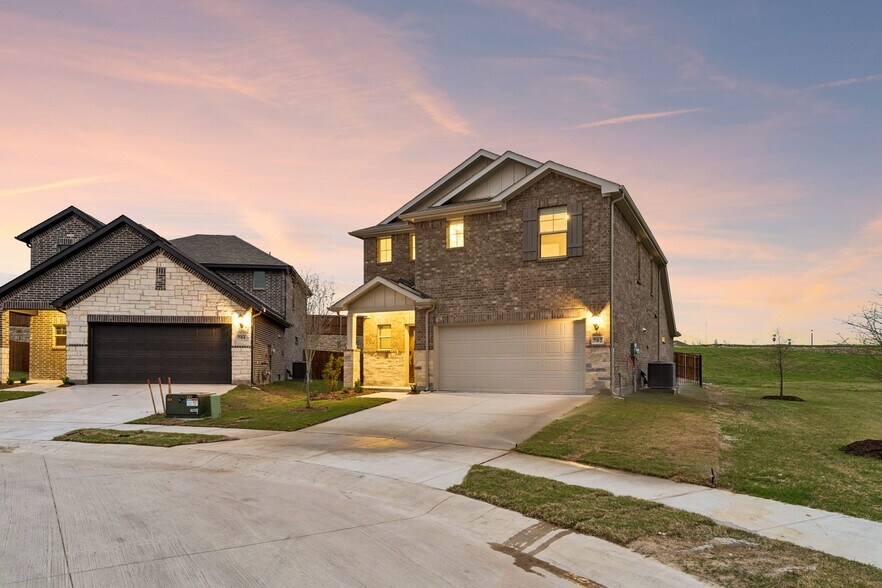 Building Photo - 702 Dotty Dr