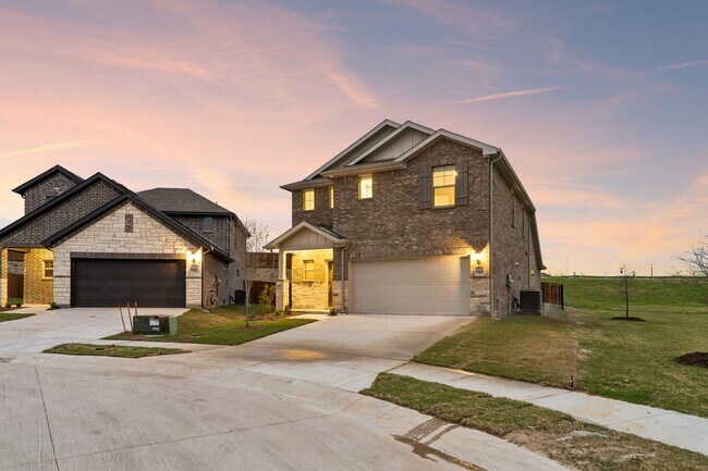 Building Photo - 702 Dotty Dr