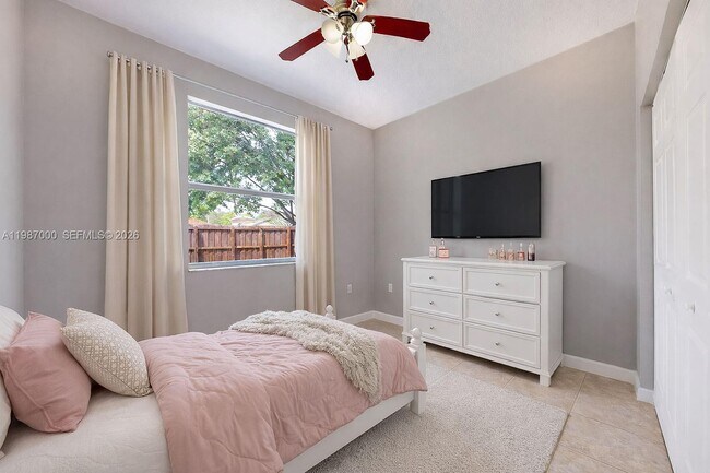 Building Photo - 2014 NE 38th Rd