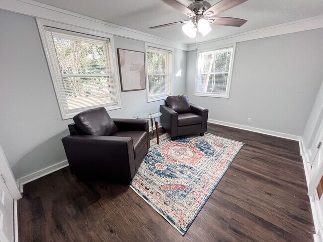 Building Photo - 217 Bamboo Dr