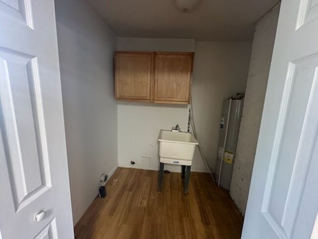 Building Photo - Desirable 3 Bedroom Home
