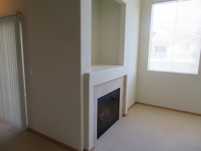 Building Photo - 1925 Garry Oaks Ave