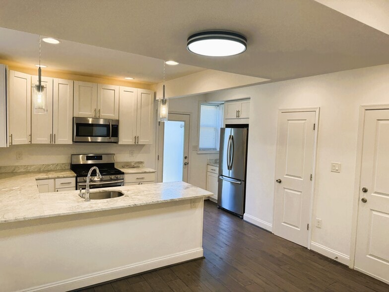 Building Photo - 521 Powhatan Pl NW