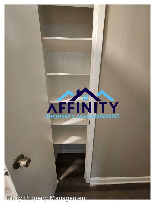 Building Photo - 4 br, 1.5 bath House - 835 Green Oak Ter