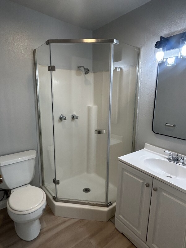 Building Photo - 309 E Elk Ave