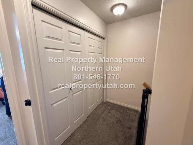 Building Photo - Cute 2 Bedroom Townhome in South Ogden Available